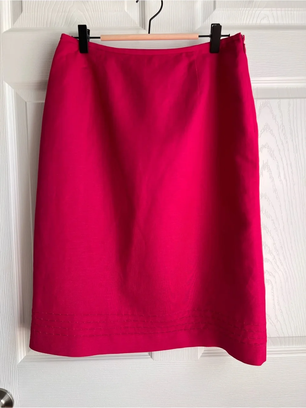 Le Suit Hot Pink Linen Blend Pencil Skirt Stitched Hem Detail